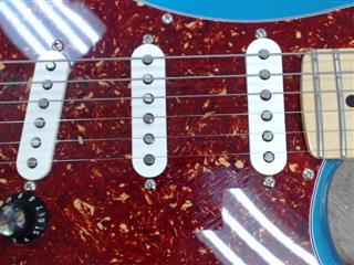 FENDER STRATOCASTER (MEXICO)